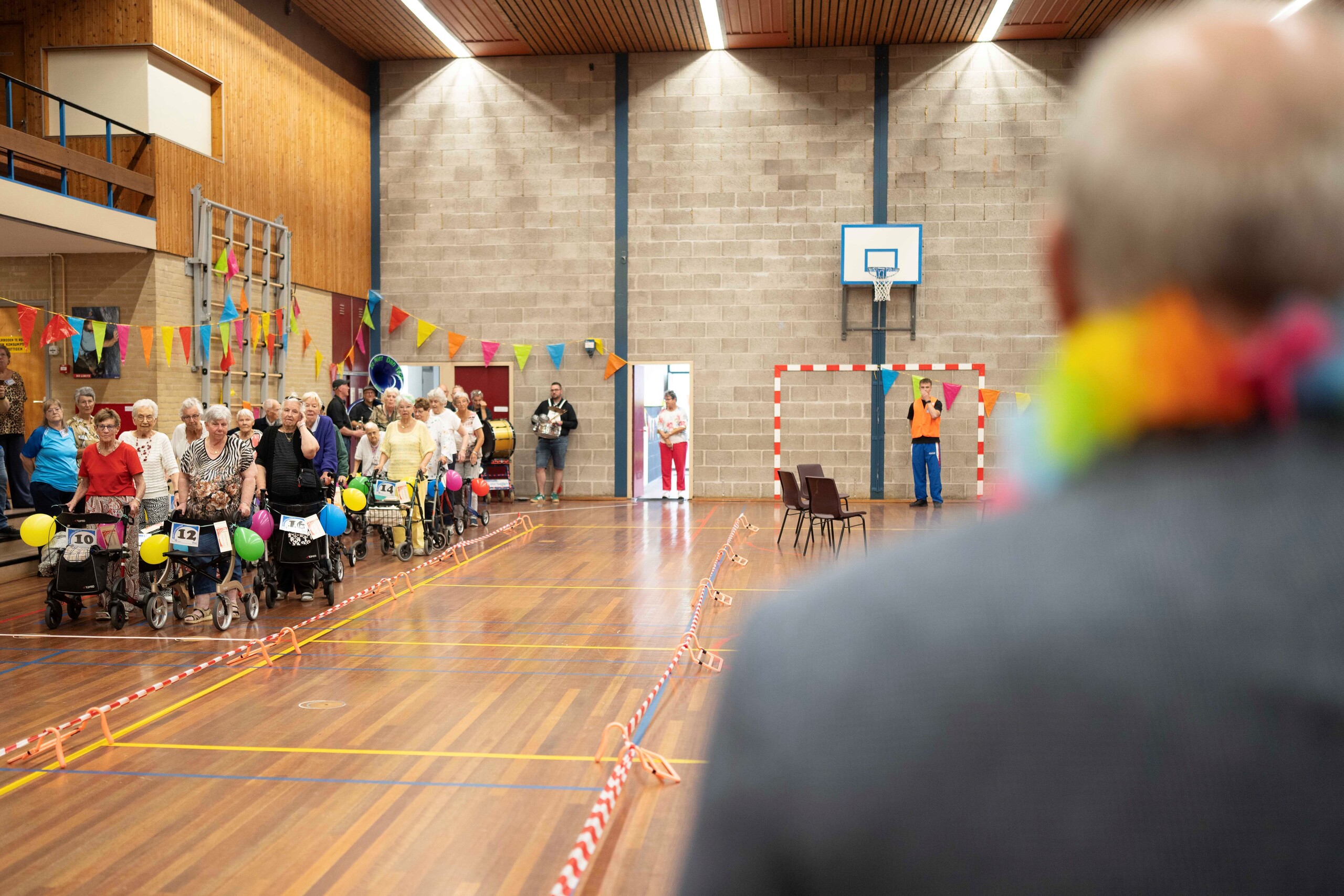 Deelnemers met hun rollator