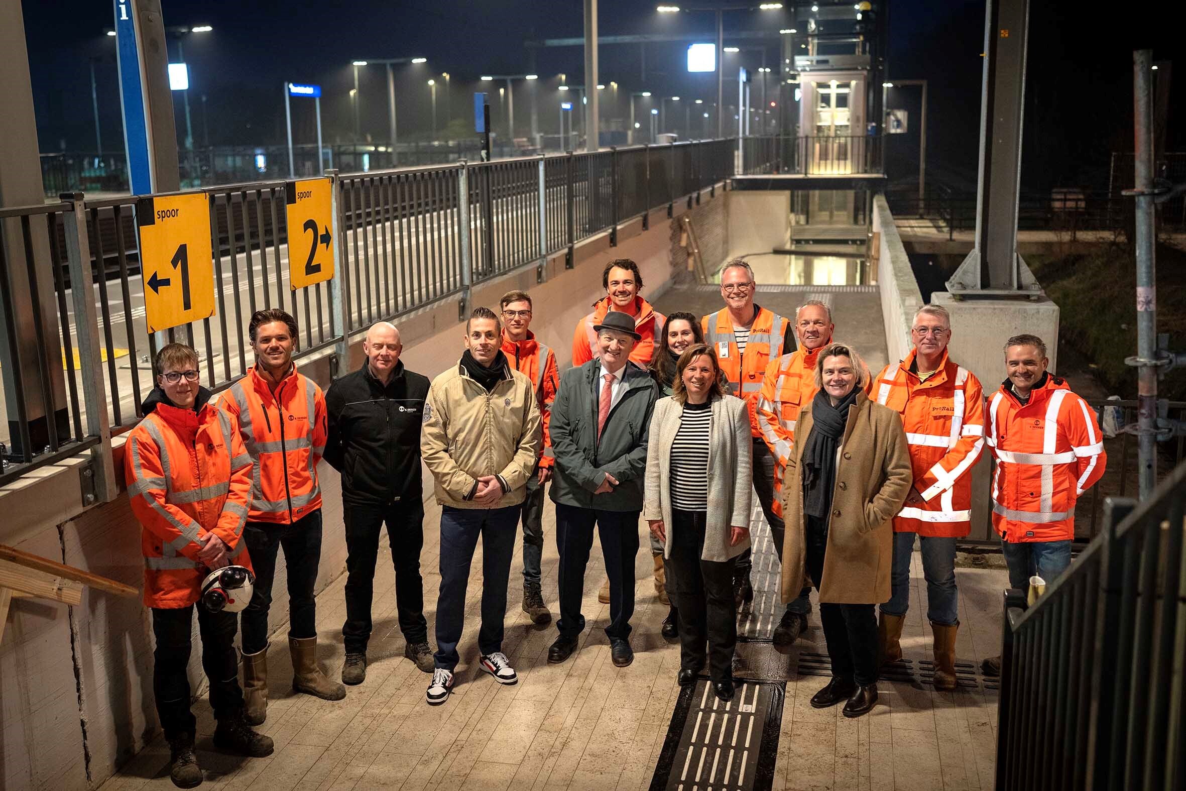 Medewerkers en wethouders op station Den Helder Zuid