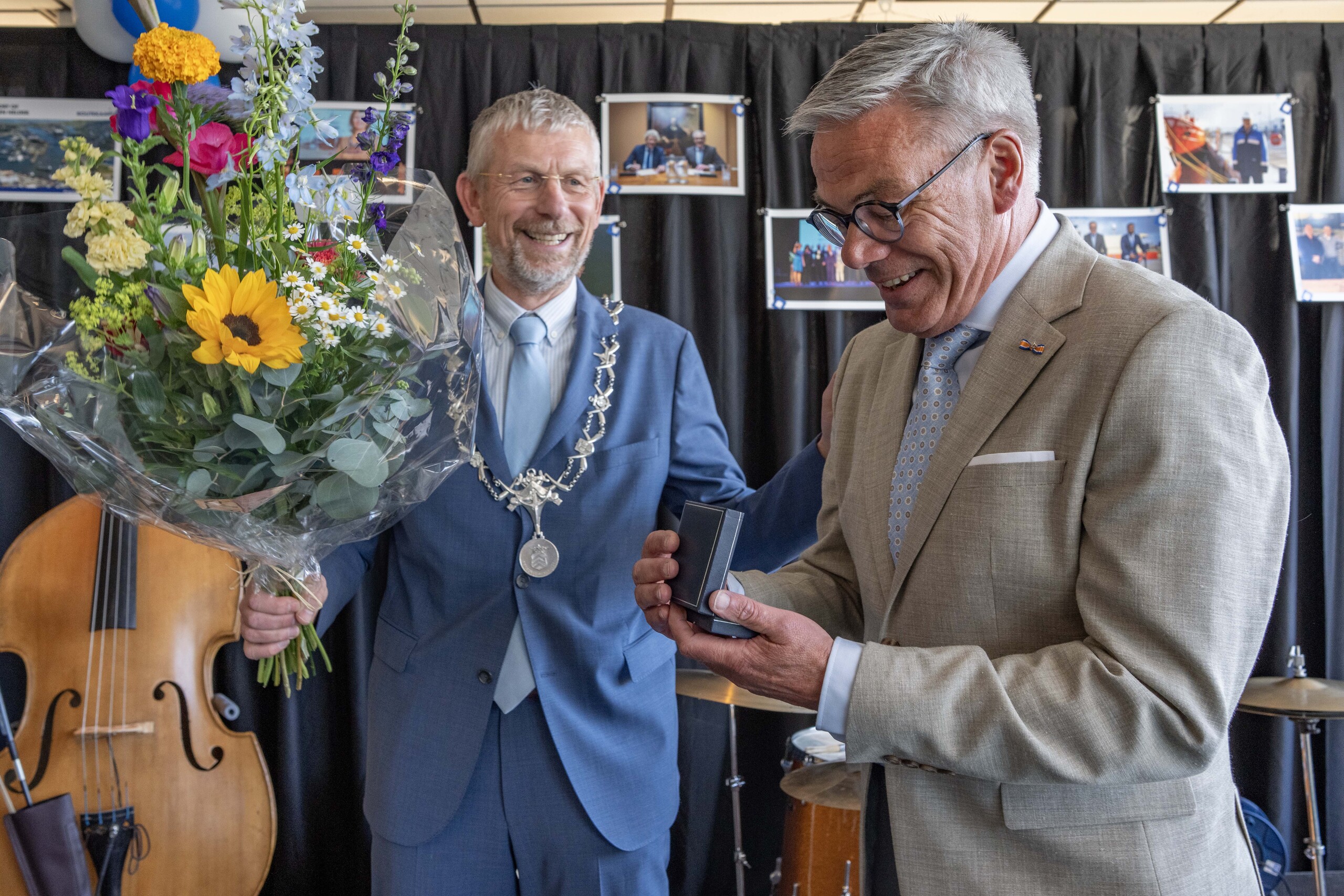 Burgemeester Jan de Boer en Kees Turnhout