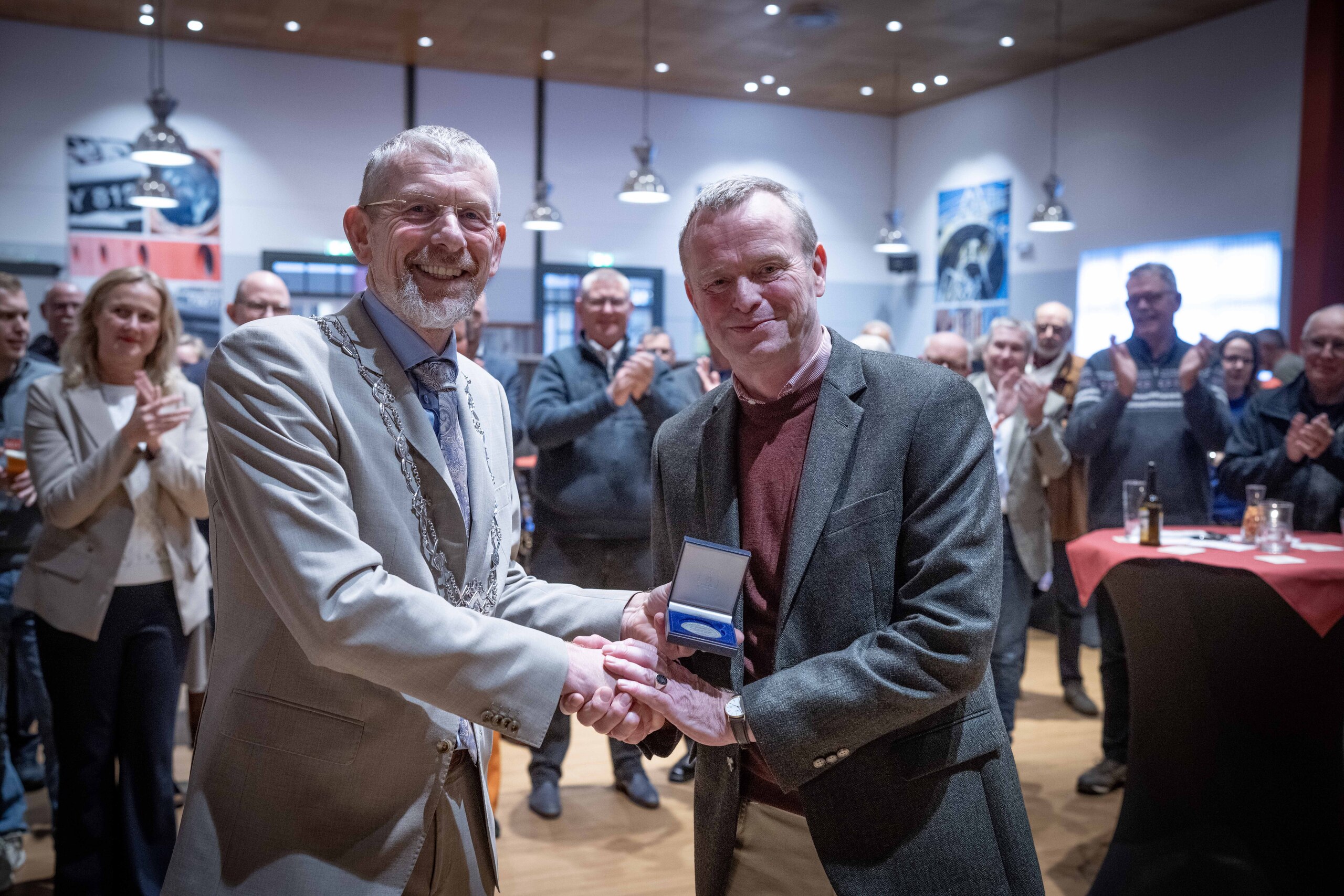 Burgemeester Jan de Boer en Kees Boelema Robertus