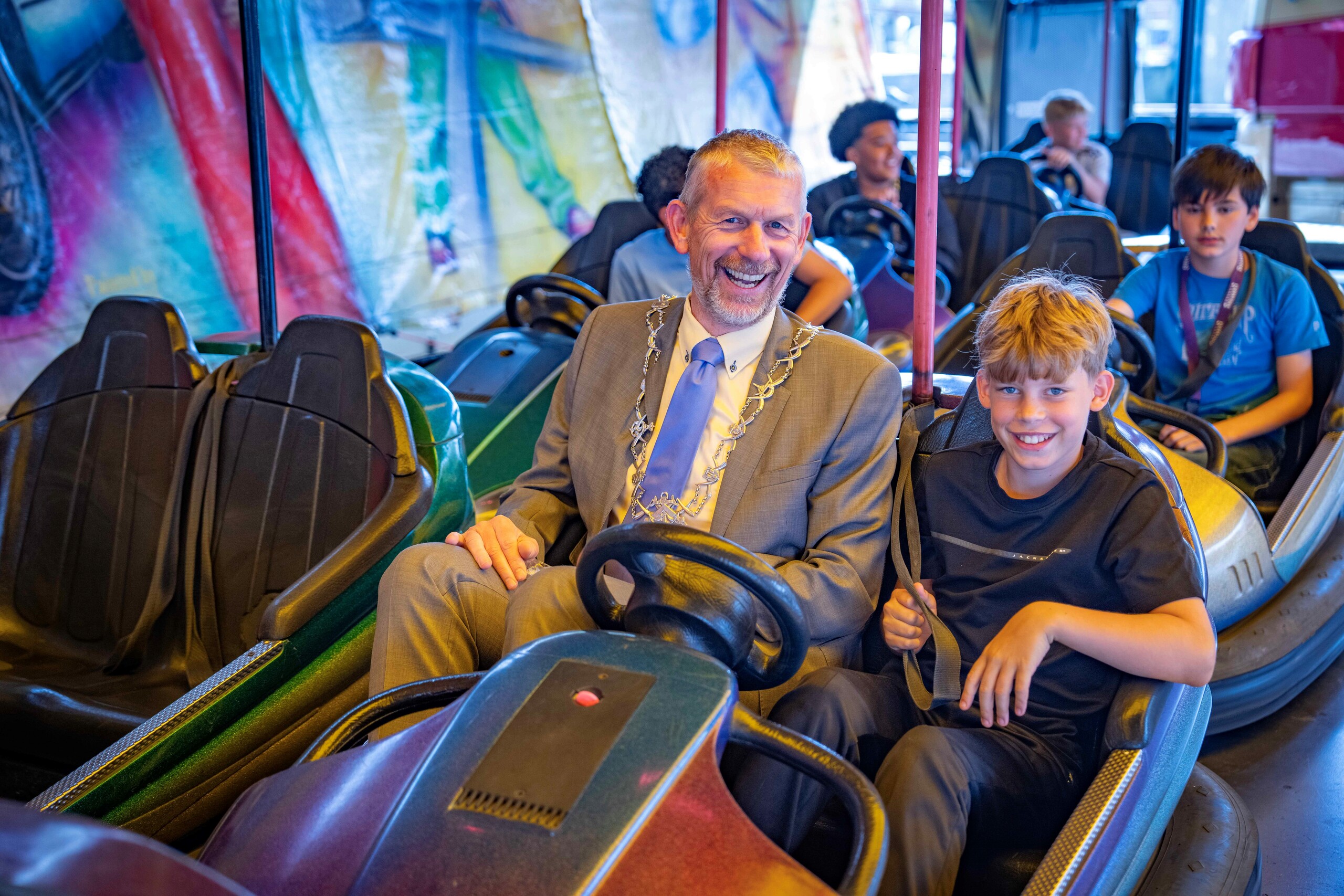 Jan de Boer en Jip de Jong in botsauto