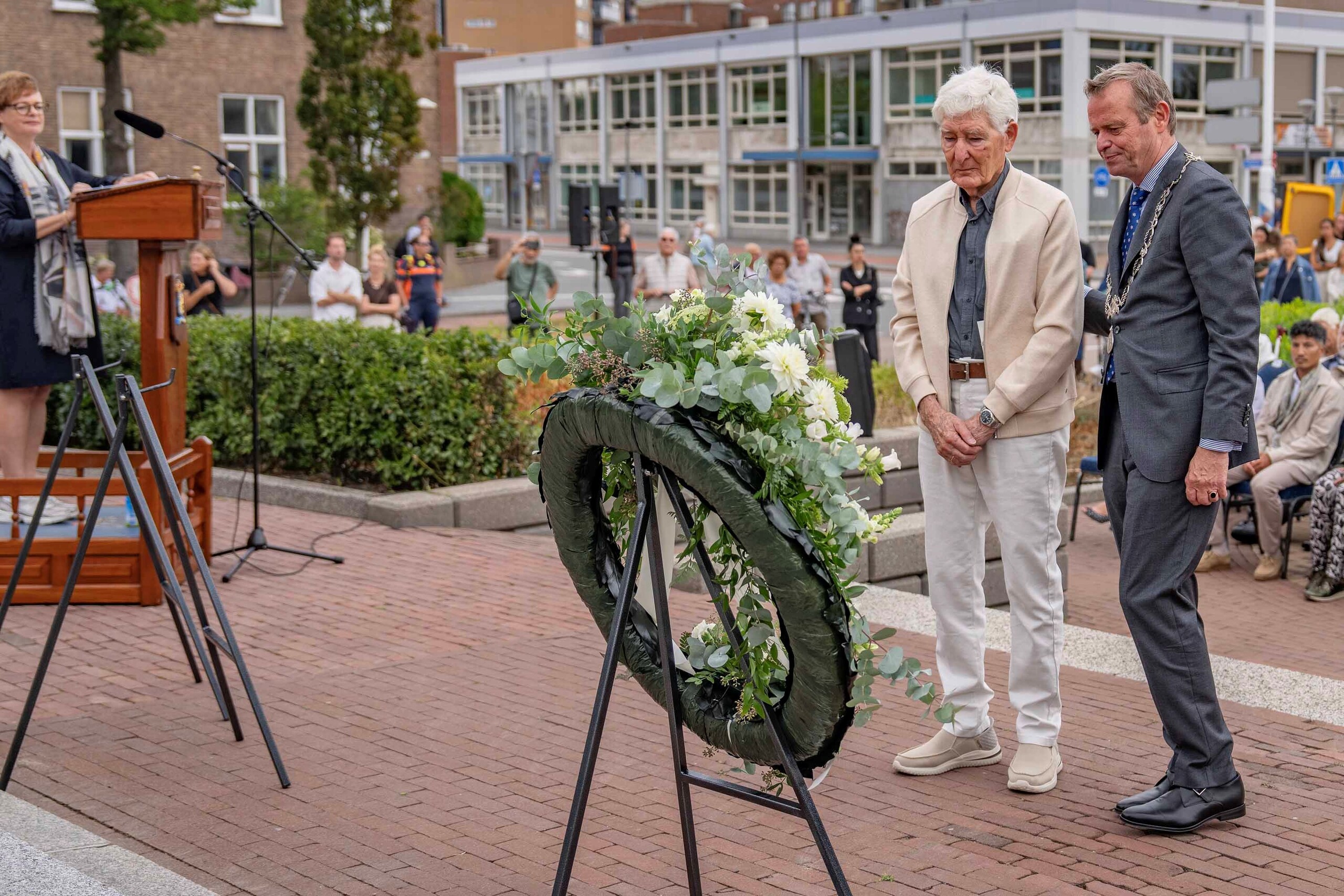 Jan Talens (l)  en locoburgemeester Kees Boelema Robertus